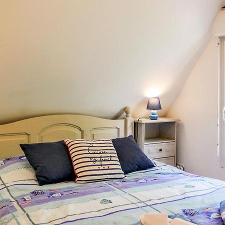 Awesome Apartment In Vasteville With Kitchenette Exterior foto