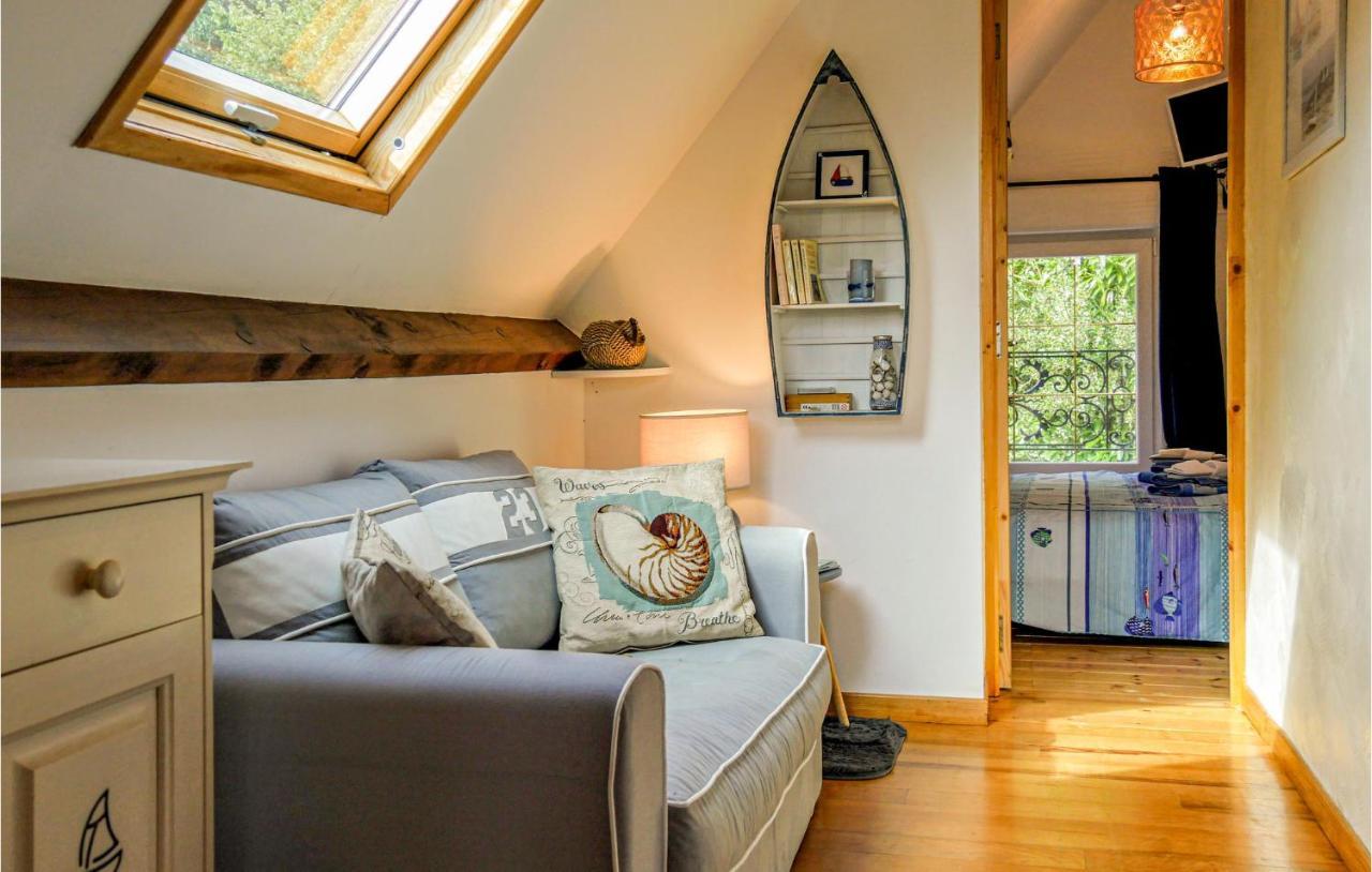 Awesome Apartment In Vasteville With Kitchenette Exterior foto